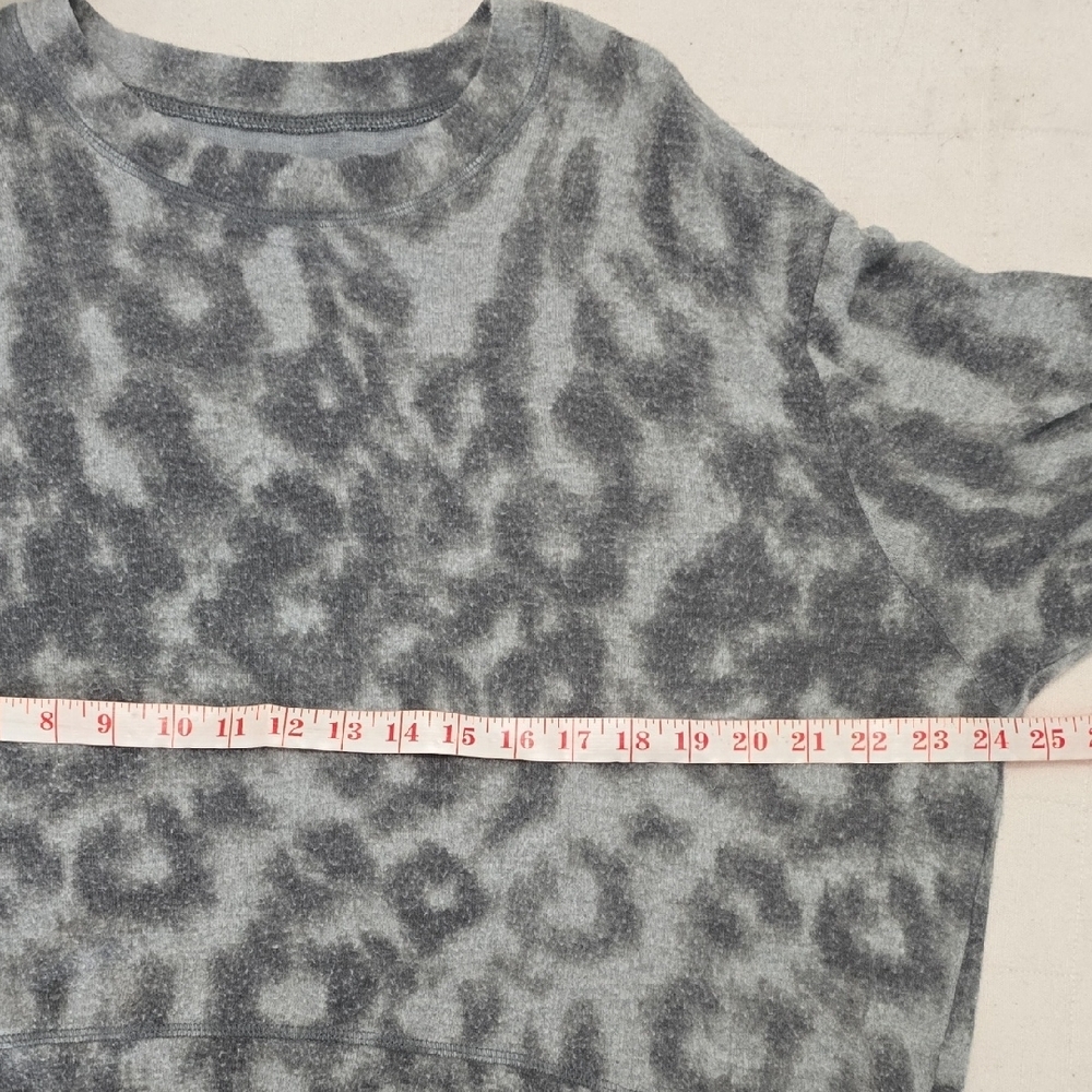 NWT-Blank NYC Leopard Print Women's Sweatshirt Large - Picture 7 of 10